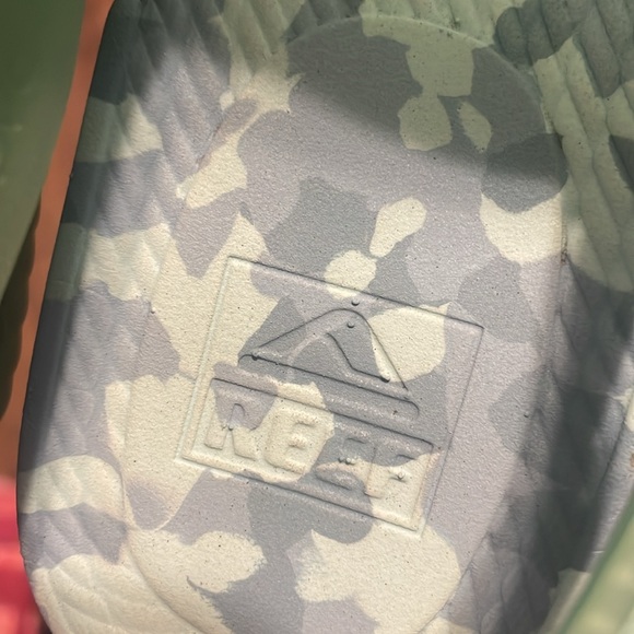 REEF Sandals - Picture 3 of 3